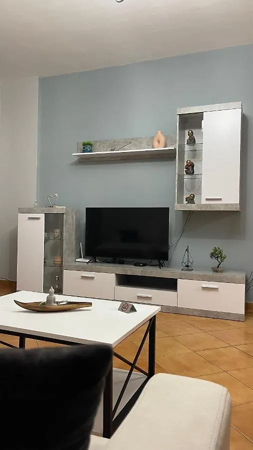 One-Bedroom Apartment Near U.S. Embassy Tirana 0*,